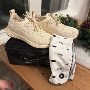 NIB True Linkswear All Day Knit 3 Sneakers in Cherry Blossom